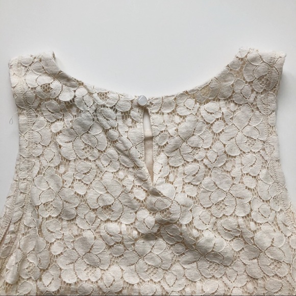 Lace tank top from Banana Republic. Size XS - Picture 6 of 8